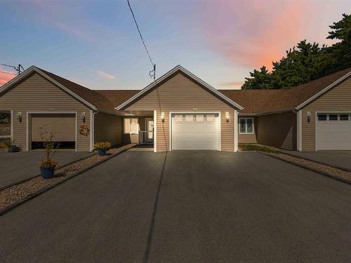 91 Etna Street  Bridgewater, NS B4V 8Z1