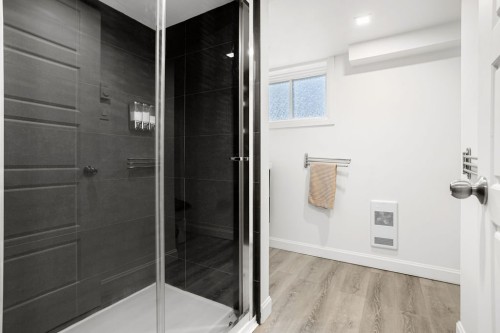 Salle de bains - 11Z  - 11Az Rue Tassé, Sainte-Thérèse, QC 