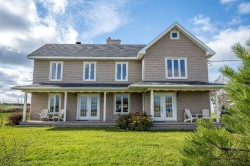 8 Ch. Renaud Les Îles-De-La-Madeleine, QC G4T 0G1