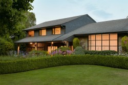 3055 Beach Dr Oak Bay, BC V8R 6L5