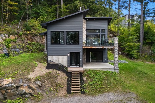 140 Ch. du Rubis  Val-Des-Monts, QC J8N 0A2