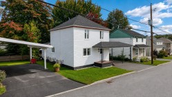 640 12e Rue Saint-Georges, QC G5Y 4Z7