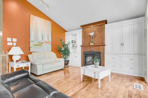 Salon - 680 Ch. St-Germain, Sainte-Adèle, QC 