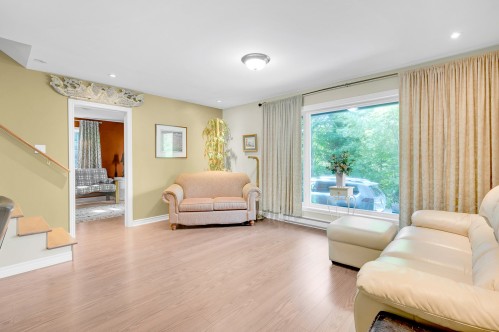 Salon - 680 Ch. St-Germain, Sainte-Adèle, QC 
