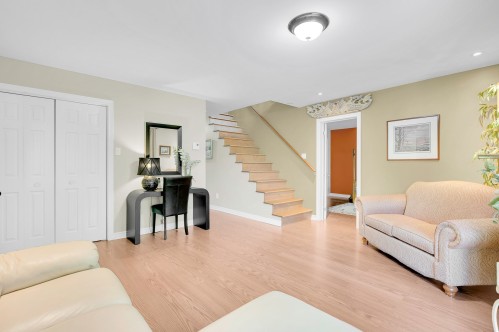 Salon - 680 Ch. St-Germain, Sainte-Adèle, QC 