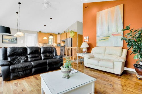 Salon - 680 Ch. St-Germain, Sainte-Adèle, QC 