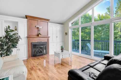 Salon - 680 Ch. St-Germain, Sainte-Adèle, QC 