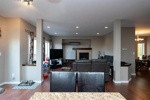 15 Stan Bailie Dr, Winnipeg, MB 