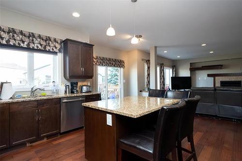 15 Stan Bailie Dr, Winnipeg, MB 