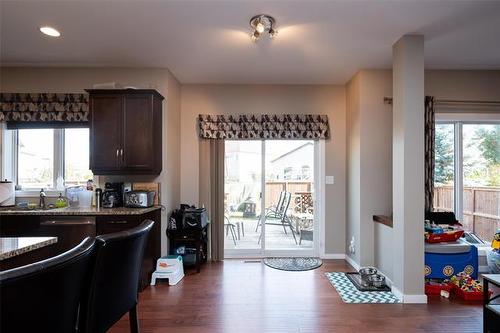 15 Stan Bailie Dr, Winnipeg, MB 
