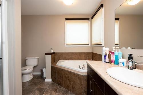 15 Stan Bailie Dr, Winnipeg, MB 