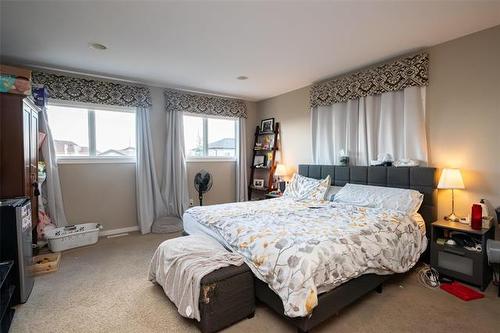 15 Stan Bailie Dr, Winnipeg, MB 