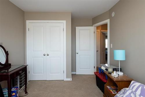 15 Stan Bailie Dr, Winnipeg, MB 