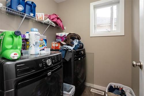 15 Stan Bailie Dr, Winnipeg, MB 
