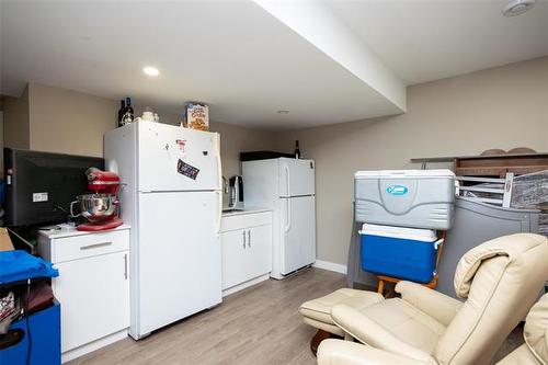 15 Stan Bailie Dr, Winnipeg, MB 