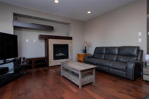 15 Stan Bailie Dr, Winnipeg, MB 