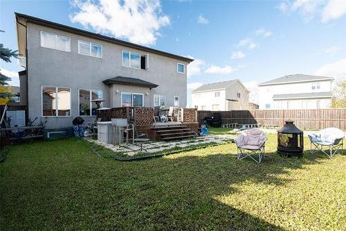 15 Stan Bailie Dr, Winnipeg, MB 