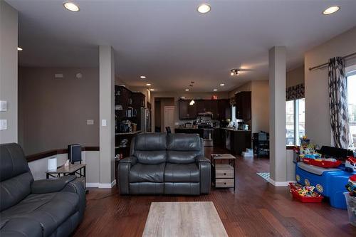 15 Stan Bailie Dr, Winnipeg, MB 