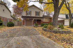 13 Rue Larochelle  Kirkland, QC H9H 3S7
