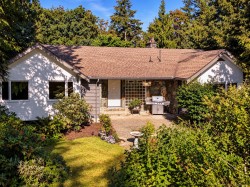 6232 Rodolph Rd Central Saanich, BC V8Z 5V8