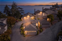 #5-4771 Cordova Bay Rd Saanich, BC V8Y 2J7