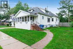3 Selkirk AVENUE Leamington, ON N8H 1G2