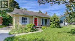 49 DIETZ Avenue S  Waterloo, ON N2L 2J8