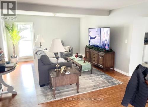 UPPER - 215 MCALPINE AVENUE S , Welland (Lincoln/Crowland), Ontario L3B 1T8 3
