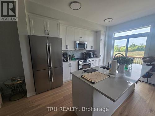 229 BANKSIDE WAY , Ottawa, Ontario K2J 6K3 2