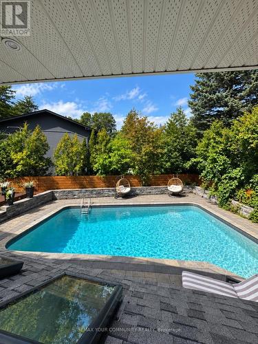 27 ARTINGER COURT , Toronto, Ontario M3B 1J9 4