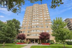 303 - 4 PARK VISTA Toronto, ON M4B 3M8