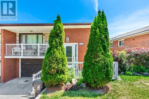 UPPER - 233 HULLMAR DRIVE , Toronto, Ontario M3N 2G2