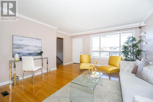 UPPER - 233 HULLMAR DRIVE , Toronto, Ontario M3N 2G2 4