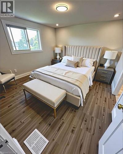535 APPLEDALE Crescent Unit# Upper , Waterloo, Ontario N2T 1V8 4