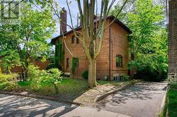 24 INDIAN ROAD CRESCENT Toronto, ON M6P 2G1