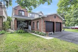 38 FORESTGLADE CRESCENT Ottawa, ON K1G 5V8