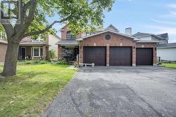 38 FORESTGLADE CRESCENT Ottawa, ON K1G 5V8