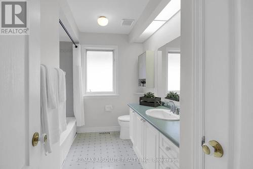 Spacious Main Bathroom - 38 Forestglade Crescent, Ottawa, ON 