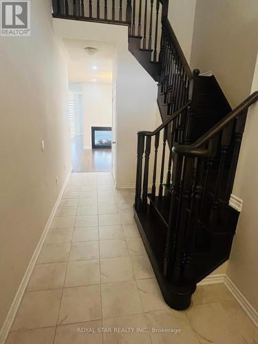 UPPER - 121 BONNIEGLEN FARM BOULEVARD , Caledon, Ontario L7C 4B8 2