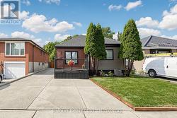 623 KNOX AVENUE  Hamilton, ON L8H 6K2