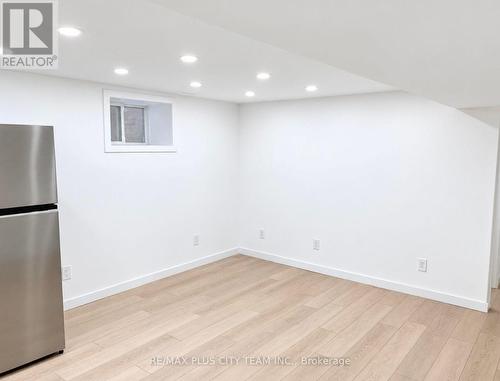 LOWER - 148 ASCOT AVENUE , Toronto, Ontario M6E 1G4 2