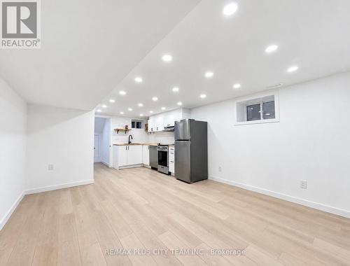LOWER - 148 ASCOT AVENUE , Toronto, Ontario M6E 1G4 3