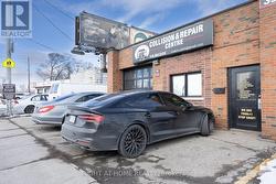 393 WESTON ROAD Toronto, ON M6N 3P7