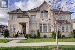 135 ZACHARY CRESCENT Oakville, ON L6H 0W1