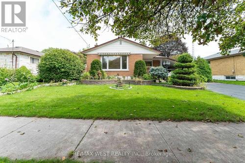 203 LUPIN DRIVE  Whitby, ON L1N 1Y2