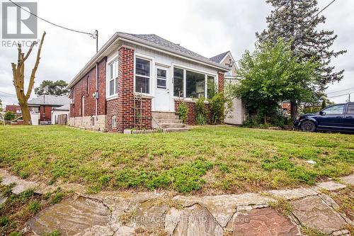 758 JANE STREET  Toronto, ON M6N 4B9