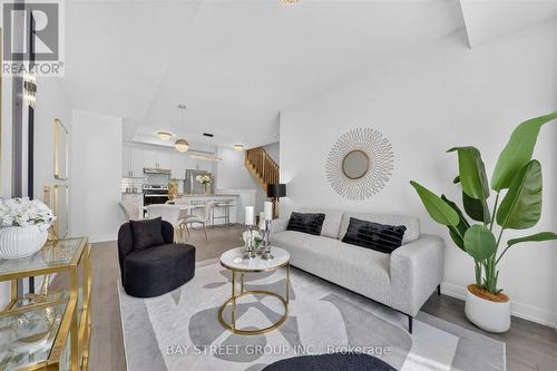 42 HERMAN GILROY LANE  Markham, ON L6C 3L7