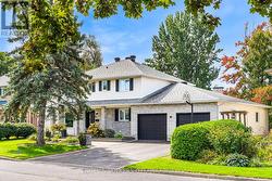 6 FOREST HEIGHTS AVENUE Ottawa, ON K2S 0R4