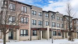 4 CAROLE BELL WAY Markham, ON L6E 0W2