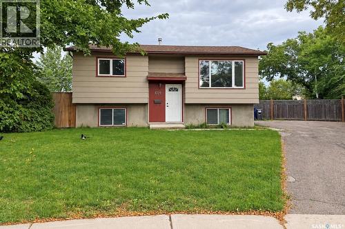 1721 H AVENUE N  Saskatoon, SK S7L 5A5